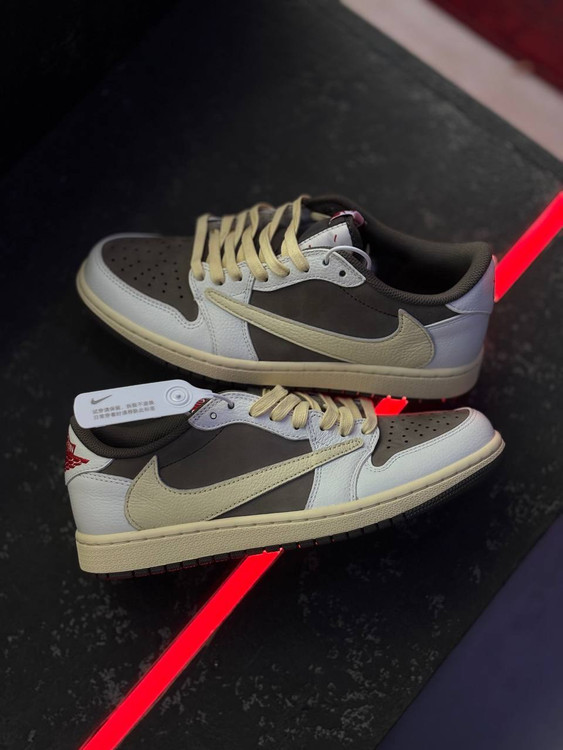 نایک ایر جردن ترویس اسکات موکا